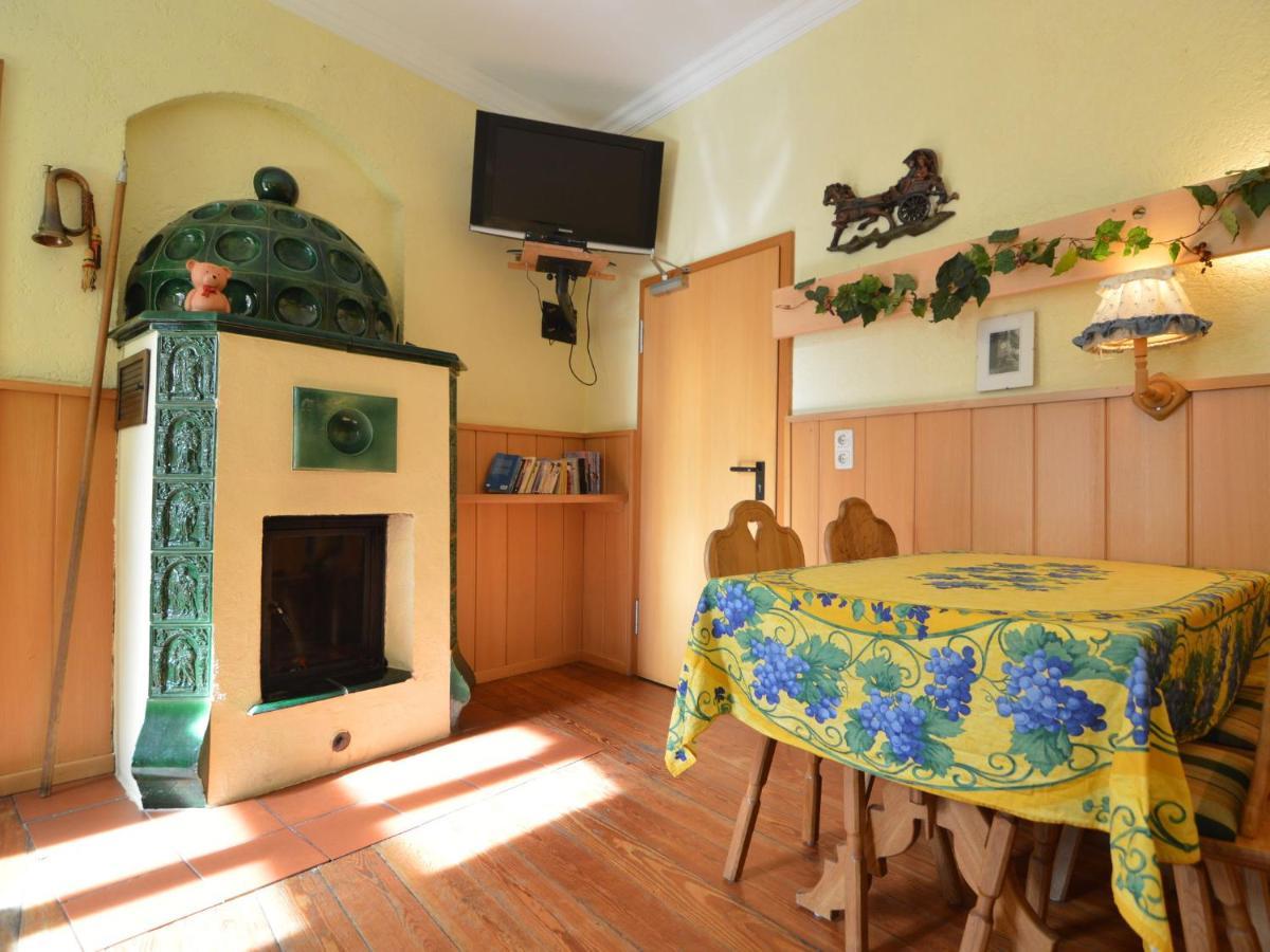 Classy Holiday Home In Uerzig Near Forest 객실 사진