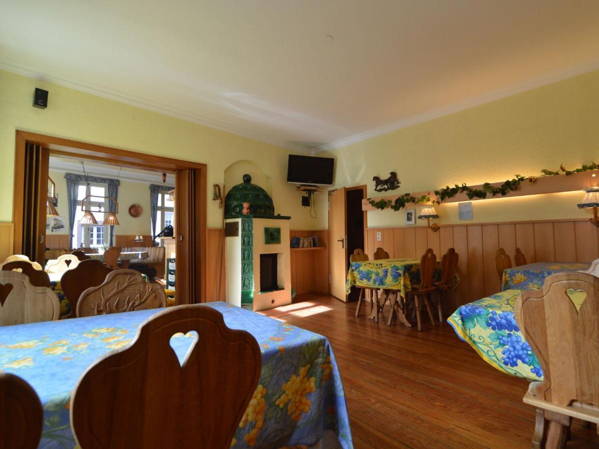 Classy Holiday Home In Uerzig Near Forest 객실 사진