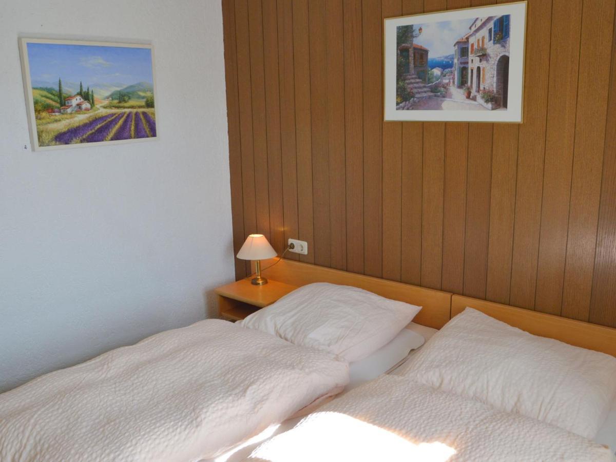 Classy Holiday Home In Uerzig Near Forest 객실 사진