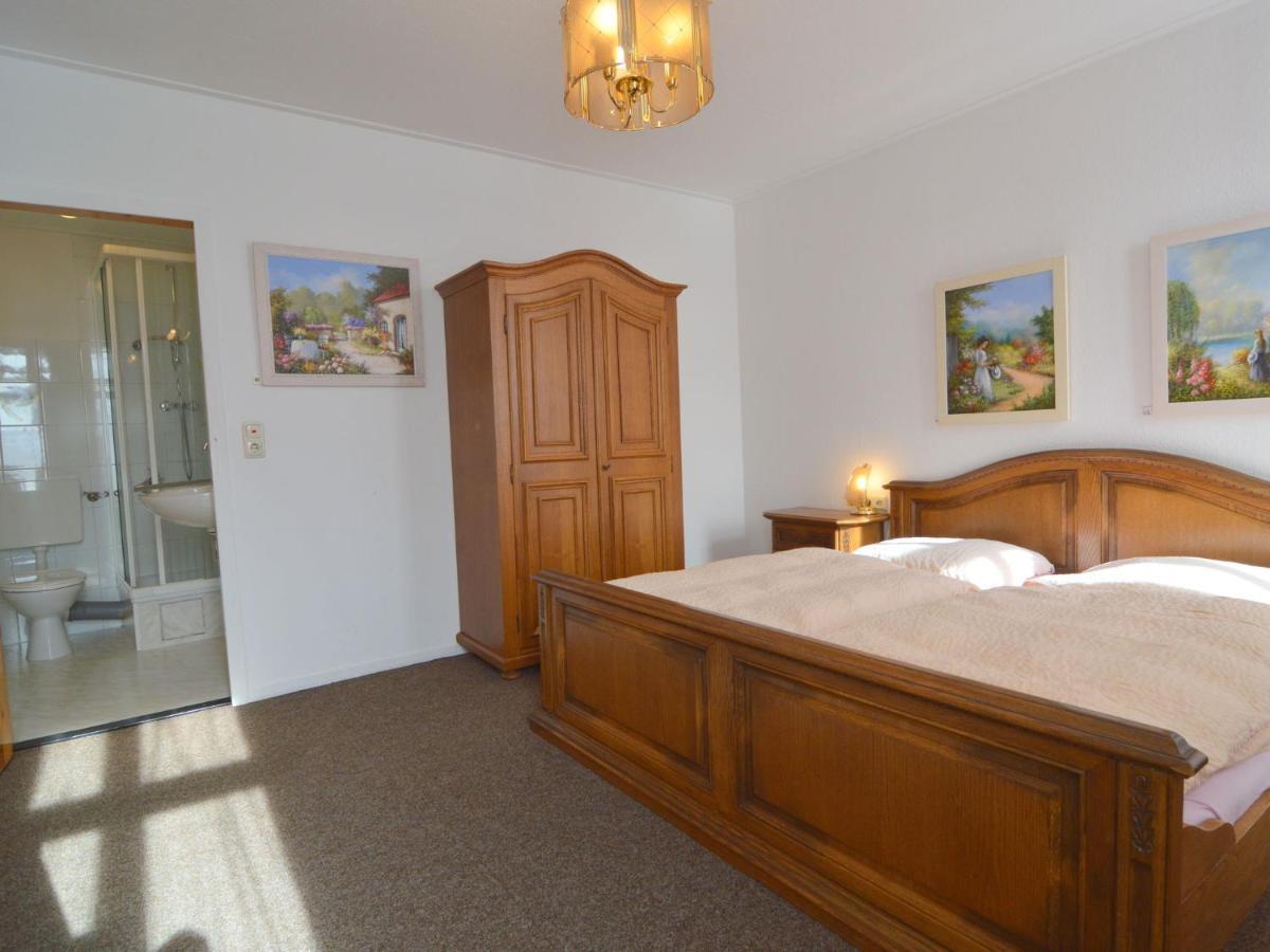 Classy Holiday Home In Uerzig Near Forest 객실 사진